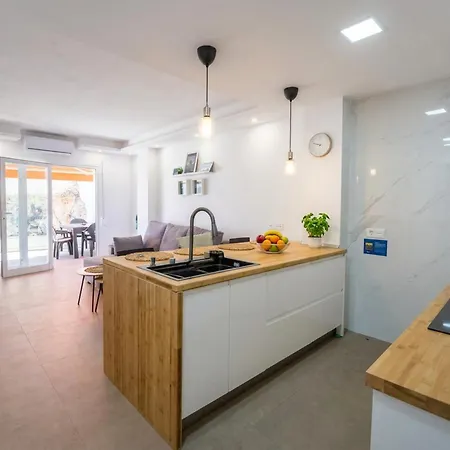 Home2book Sea View With Terrace & Pool Apartment *